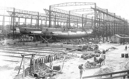 Подводные лодки на стапелях завода «Ноблесснер»